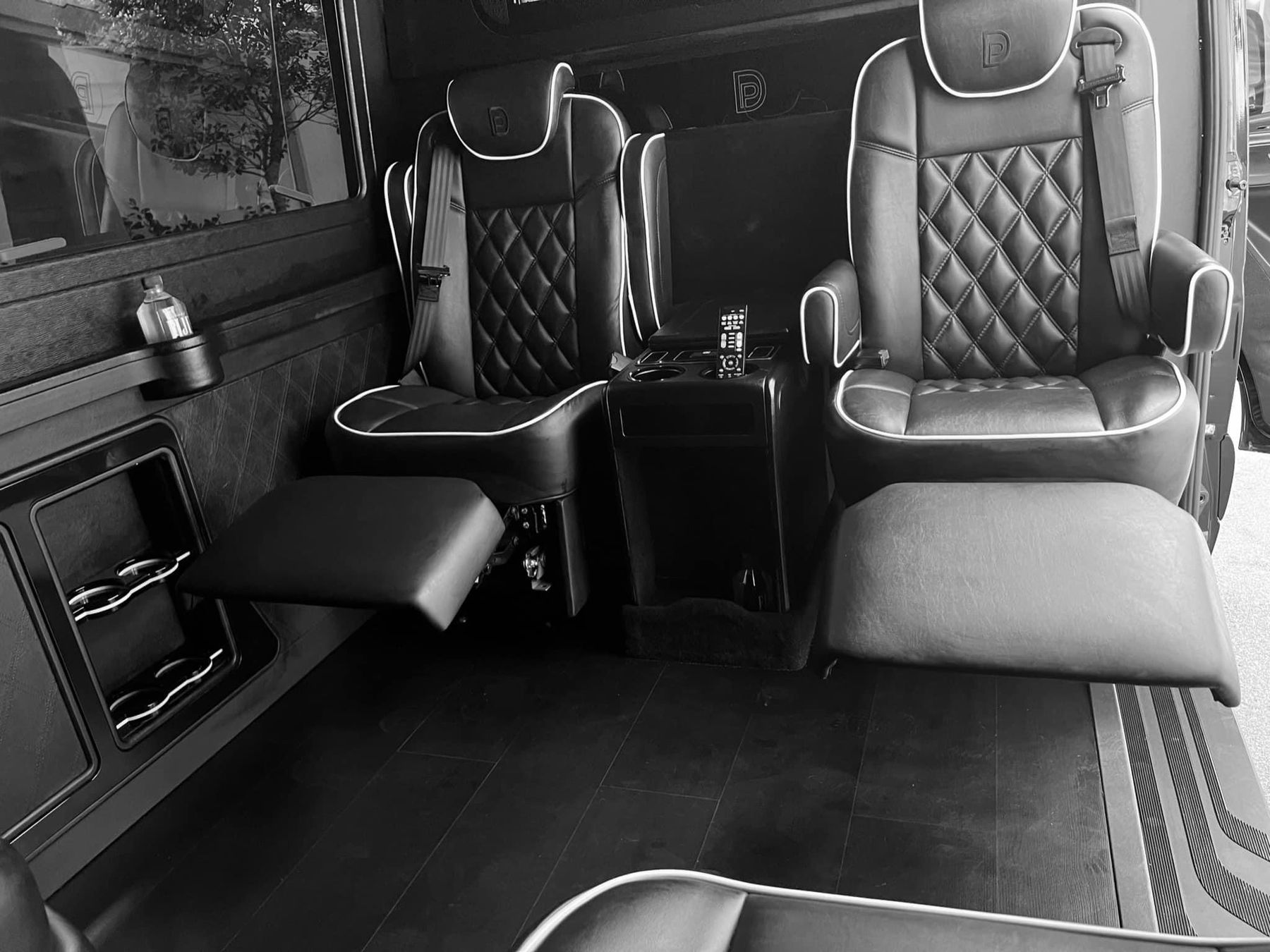 Reclining captain's chairs